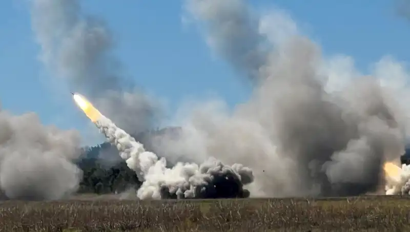 Avustralya'nın En Büyük Askeri Tatbikatında HIMARS Tüfek Atışı Gerçekleştirildi