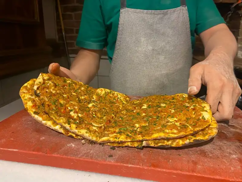 İstanbul’da Lahmacun Fiyatları Neden Bu Kadar Farklı? İşte Sebepleri!