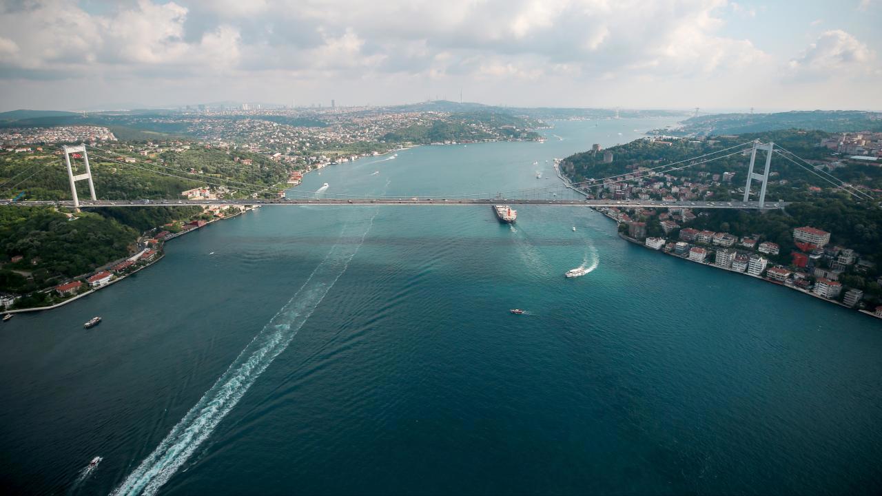 İstanbul Boğazı'nda Normalleşme: Gemi Trafiği Açıldı