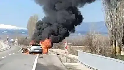 Kütahya'da Seyir Halindeki Otomobilin Alev Alev Yanması Büyük Panik Yarattı
