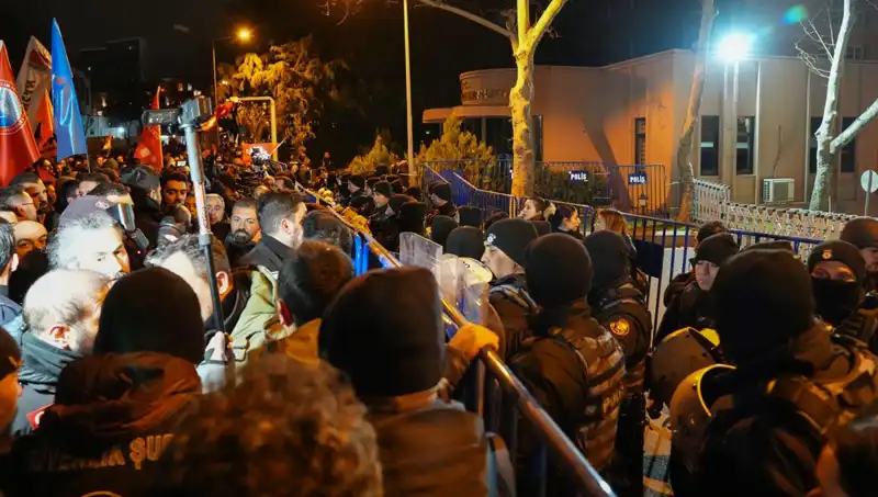 Ekrem İmamoğlu Protestolarında 16 Polis Yaralandı, 53 Kişi Gözaltında!