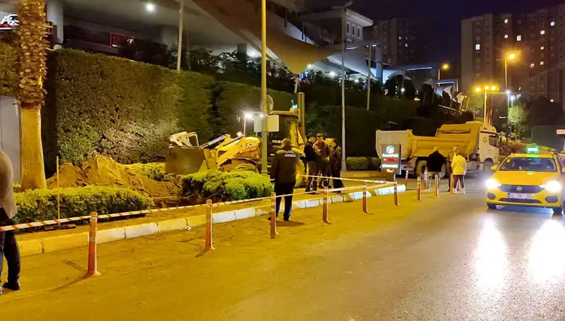 Doğalgaz Alarmı: Alışveriş Merkezi Girişinde Yaşanan Paniğin Ardındaki Gerçekler