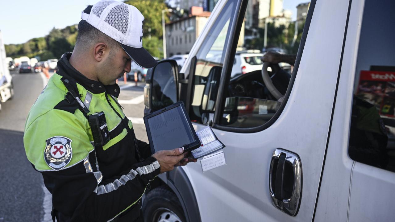 Okul Servislerine Yapılan Denetimlerde 111 Bin 476 Araç Kontrol Edildi