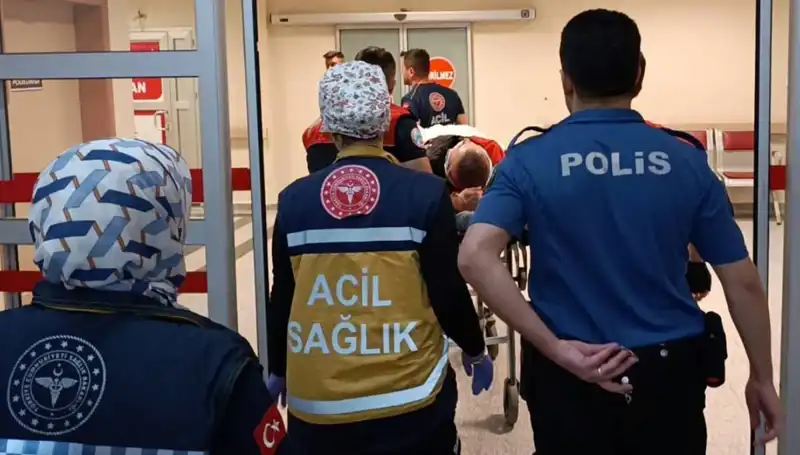 Yaralıların Duygusal Anlarına Tanıklık Eden Kazada Polis Ekibi Şoku!