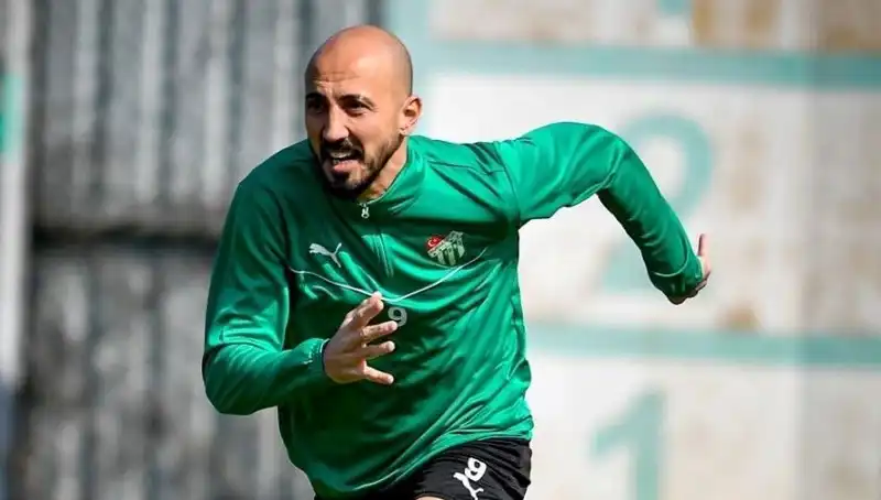 Milli Futbolcunun Kariyerine 2. Lig'de Devam Etme İhtimali Güçleniyor
