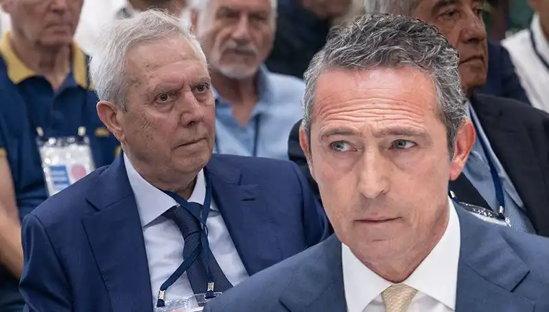Fenerbahçe Divan Kurulu’nda Aziz Yıldırım’ın Adaylık Açıklaması Gerginliğe Neden Oldu!