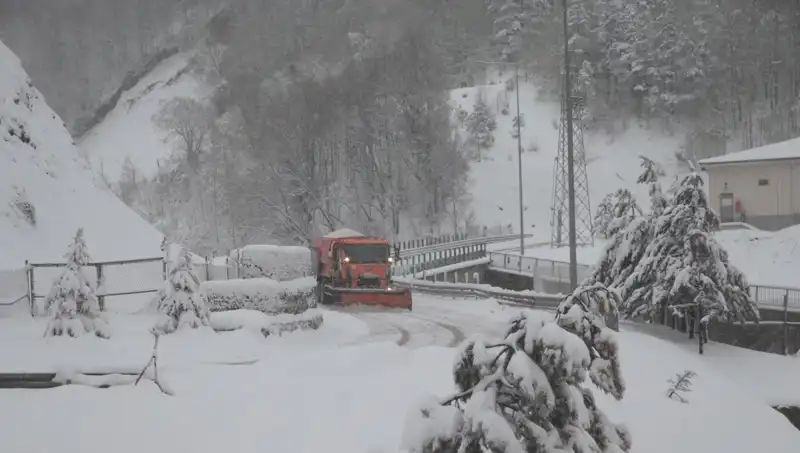 Bolu Dağı’ndaki Kar Yağışı: Kış Manzaraları ve Zorlu Hava Koşulları