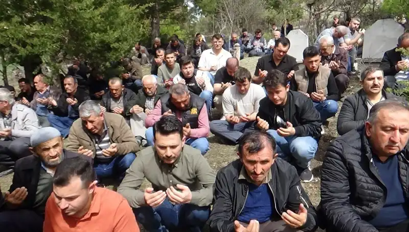 Bütün Bir Köy Onu Çok Sevdi, Şimdi Gözyaşlarıyla Uğurluyor