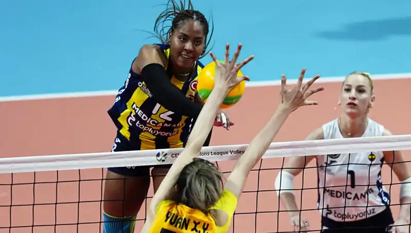 Fenerbahçe, VakıfBank'ı Avrupa'da 3-0 ile Mağlup Ederek Adını Tarihe Yazdırdı