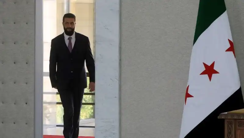 Fransa, Paris'te Şara-Macron Zirvesi ile Yeni Suriye'ye Destek Vermeye Hazır