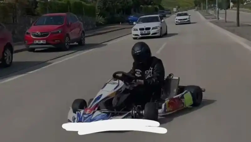 Go-Kart Sürücüsünün Tehlikeli Drift Gösterisi Sokakları Salladı