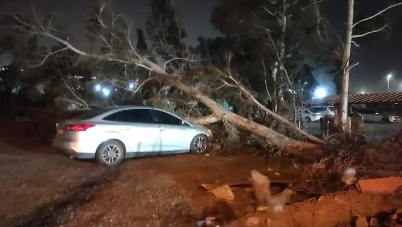 Hatay'da Şiddetli Fırtına Hayatı Olumsuz Etkiledi, Tekneler Alabora Oldu