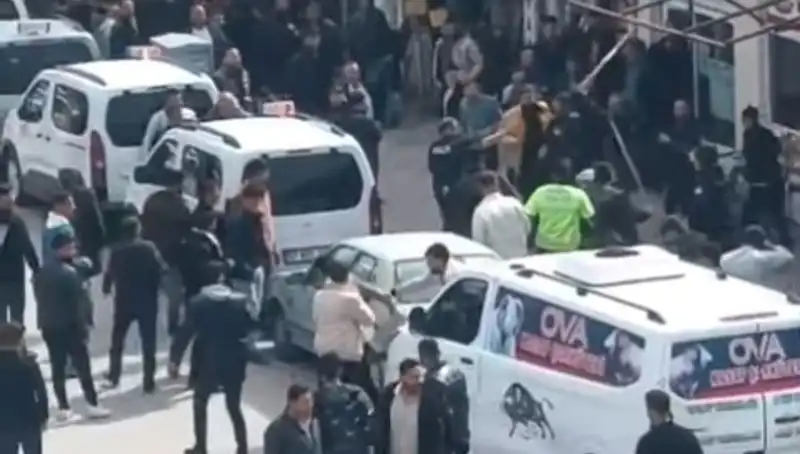 Erciş’te Taşlı Sopalı Kavga: Polisi Harekete Geçirdi, 7 Gözaltı
