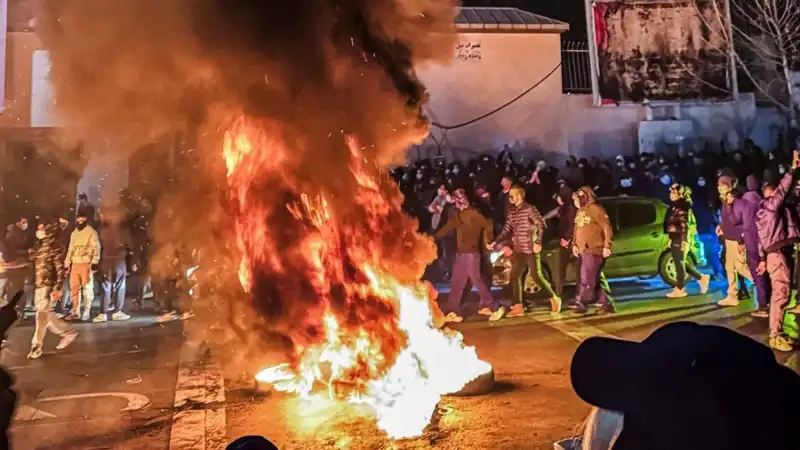 İran'daki Protestolarda Can Kaybı 2 Bine Ulaştı: Halk İsyanda