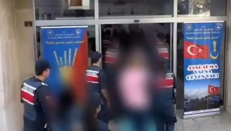 Türkiye Genelinde FETÖ'ye Yönelik Dev Operasyon: 65 Kişi Tutuklandı