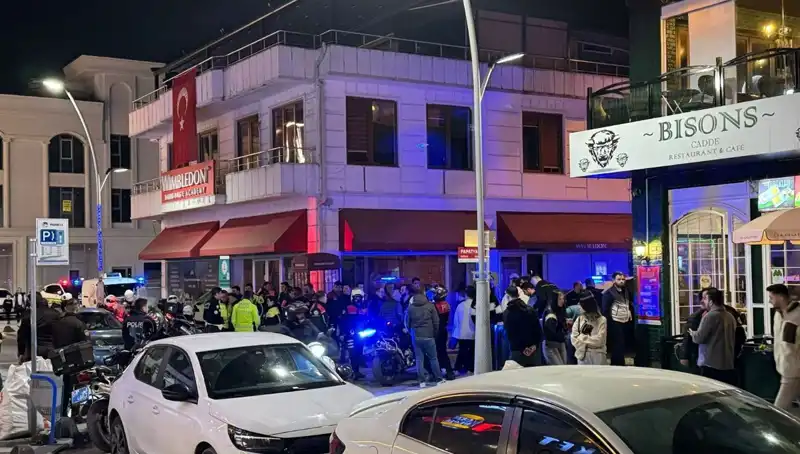 Kafe Sahibine Bıçakla Saldıran Şahıs, Hava Ateşi Açtı!