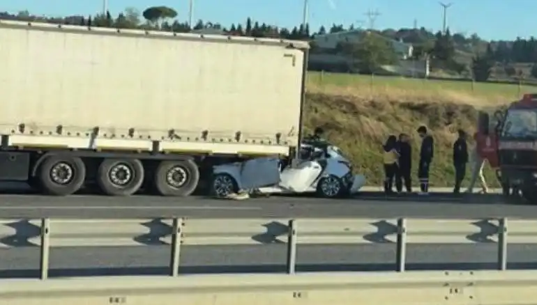 Kuzey Marmara Otoyolu’nda Feci Kaza: TIR’ın Altında Kalan Araçta Bir Kayıp