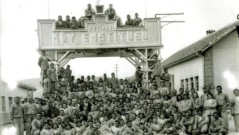 Türkiye'nin Geleceğini Şekillendiren Kuruluş: Köy Enstitüleri ve Anlamı