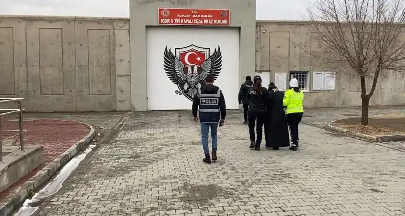 43 Yıl Hapis Cezasıyla Aranan Yabancı Şüpheli Türkiye'de Yakalandı!