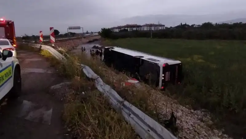 Manisa'da Yolcu Otobüsü Kazası: Korkunç Olayda Çok Sayıda Yaralı