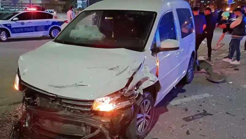Batman'da Korkunç Kaza: Otomobil ve Ticari Araç Çarpıştı, 7 Yaralı