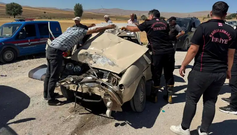 Kahramanmaraş’ta Kamyonet ile Otomobil Çarpıştı: Kaza Anı ve Sonrası