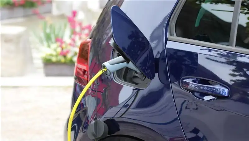 1500 Kilometre Menzil Mümkün mü? Tesla'nın Rekorunu Zorlayacak Yeni Elektrikli Araç!