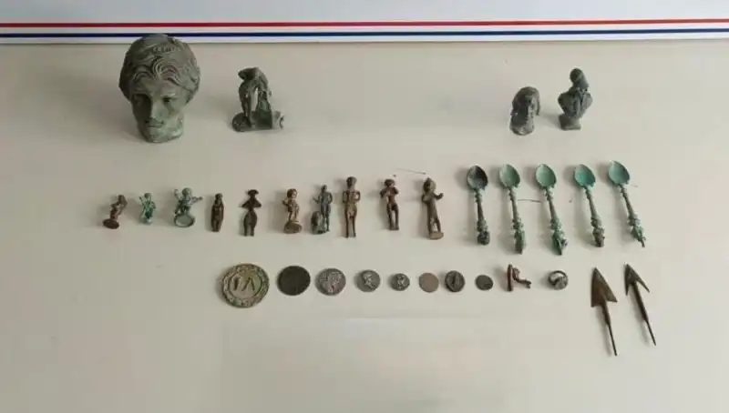 Roma Dönemine Ait Tarihi Eserler Şok Baskınla Ele Geçirildi!