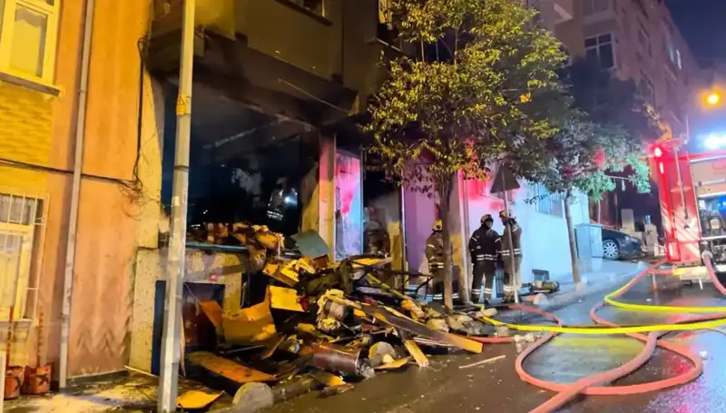 Bağcılar’da Yangın Paniği: Beş Katlı Bina Alev Alev Yandı