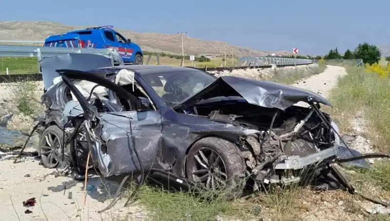 Sivas'ta Üst Üste Gelen İki Trafik Kazası: 9 Kişi Yaralandı