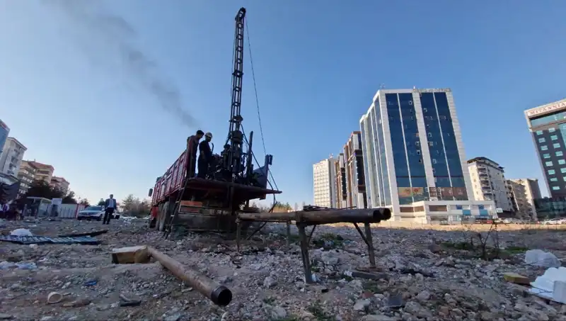 Galeria Sitesi'nde İlk Kazma Vuruldu: 89 Kişinin Mezarı Hikayesi