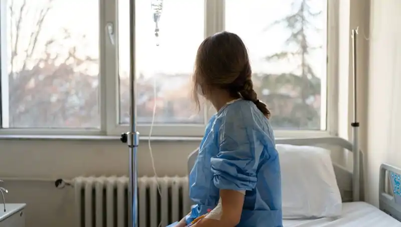 27 Yaşındaki Genç Kadının Meme Kanseri Serüveni: Doktorlar "Ciddi Değil" Dedi