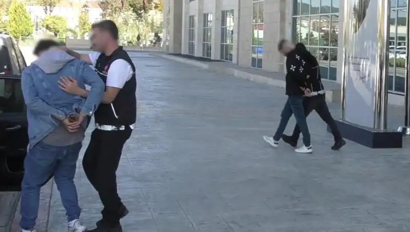 Uşak’ta Uyuşturucu Operasyonu: Dört Kişi Tutuklandı, Sokaklar Rahatladı!