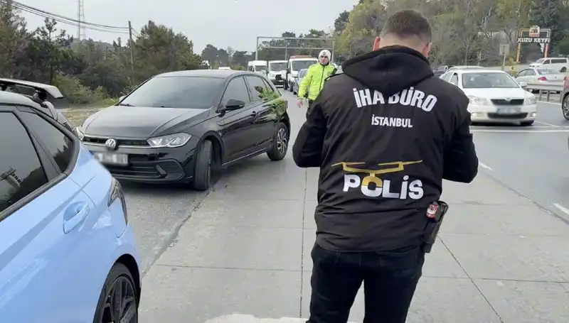Emniyet Şeridini İhlal Eden Şoför, Suçunu Yolda Buldu: Olayın Ardındaki Gerçekler