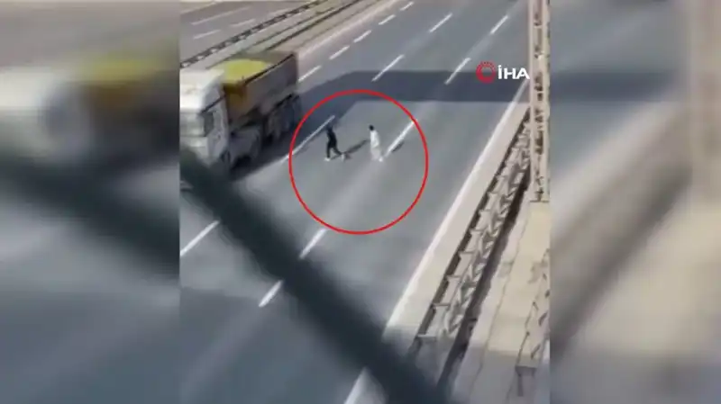 Tehlikeli Yolculuğun Görüntüleri Sosyal Medyayı Salladı