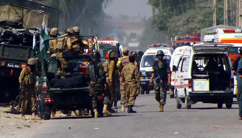 Pakistan'da Camide Şok Bombalı Saldırı: Dört Yaralı Var!