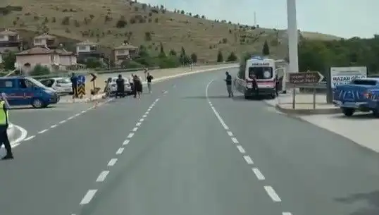 Elazığ'da Feci Kaza: İki Otomobil Çarpıştı, Yaralılar Hastaneye Kaldırıldı