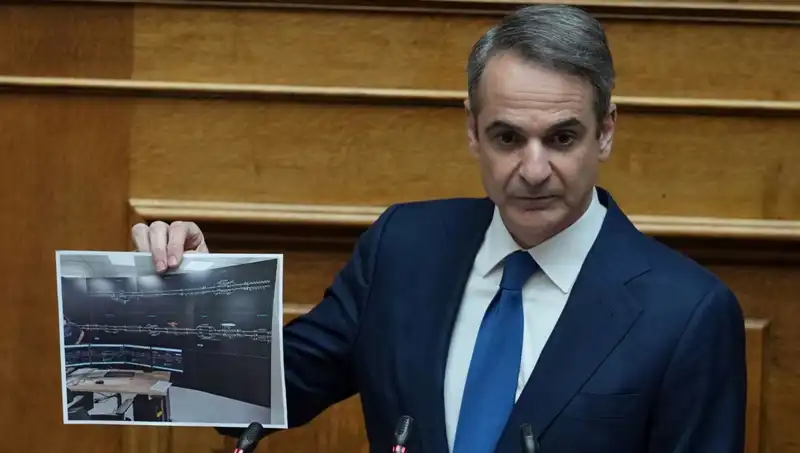 Yunanistan'da Yeni Dönem: Miçotakis Protestolar Sonrası Çark Etti