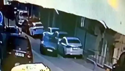 Esenyurt'ta Kullanıcı Kaçış Oyununa Dönüştü: Otomobillere Çarptıktan Sonra Kayboldu