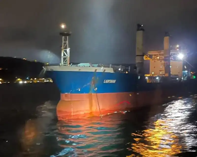 İstanbul Boğazı'nda Kuru Yük Gemisi Arızalandı: Trafik Durma Noktasına Geldi