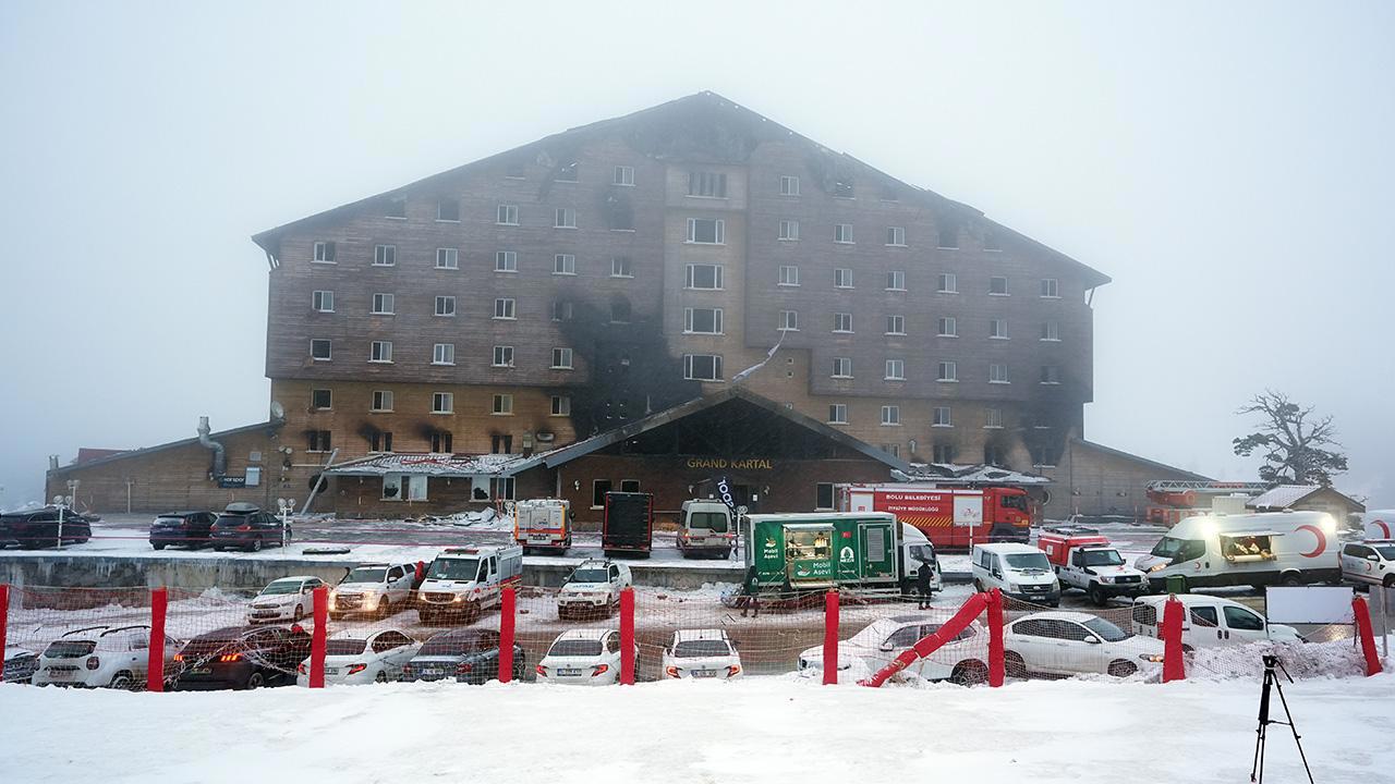 Kartalkaya Otel Yangınında Ekiplerin Çalışmaları Devam Ediyor