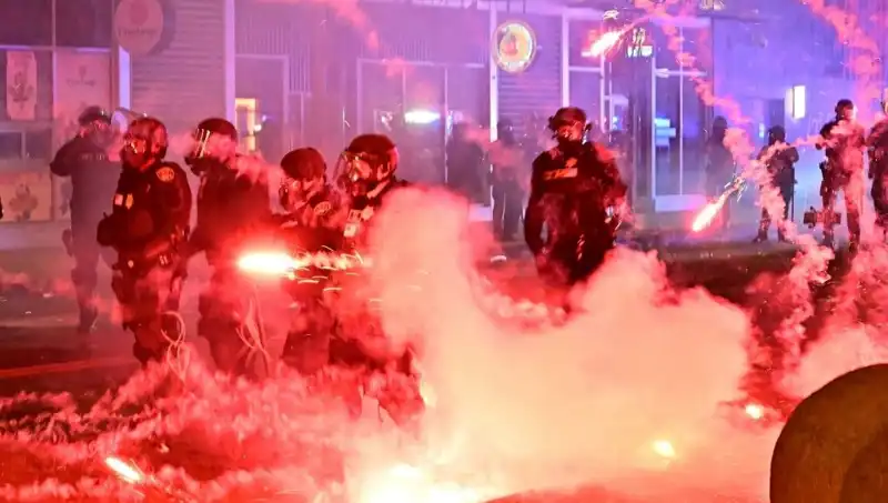 Los Angeles'taki Protestolar Tüm ABD'yi Sardı: İsyan mı, Değişim mi?
