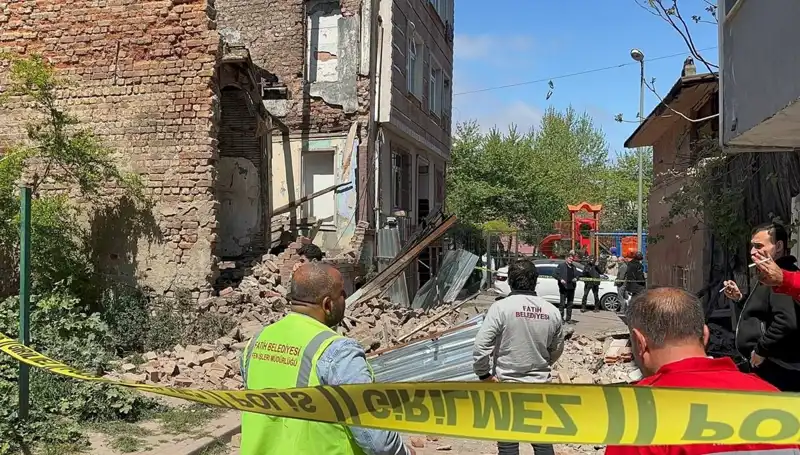 İstanbul Fatih'te Deprem Sonrası Bina Çöktü: Can ve Mal Kaybı Yaşandı