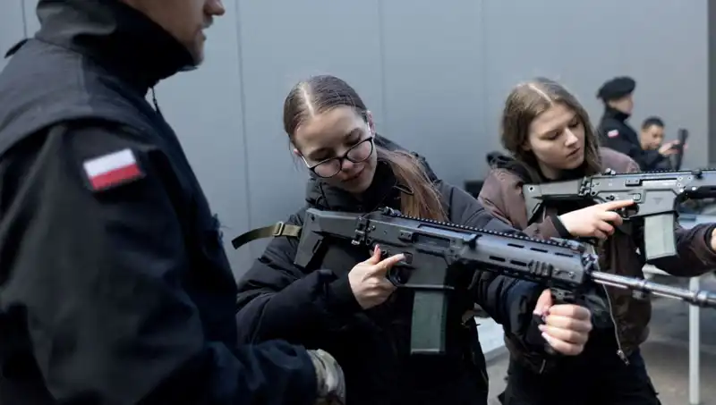 Polonya'nın Askeri Hazırlığı: Siviller İçin Zorunlu Eğitim Dönemi Başladı
