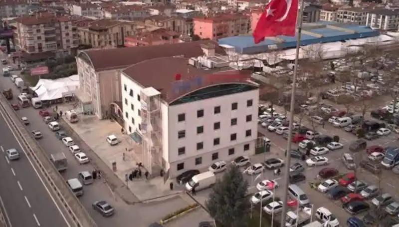 Özel Hastaneye Deprem Mührü! Perde Betonları Kestikleri İddia Edildi