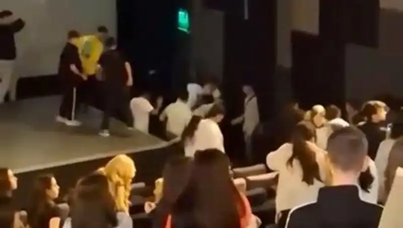 Rapçi Çakal'ın Konserinde Hayran Kavgası: Olaylar Nasıl Gelişti?