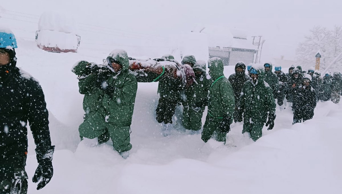 "Himalayalar'da Çığ Felaketi: 41 Kişi Mahsur Kaldı ve Tahliye Operasyonları Sürekliyor"