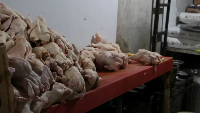 Döner İmalathanesinde Şok Edici Görüntüler: Temizlikten Uzak, Hijyen Sorunları Peş Peşe!