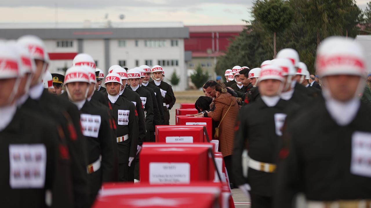 Isparta'da Helikopter Kazasında Şehit Olan Askerlerimize Tören