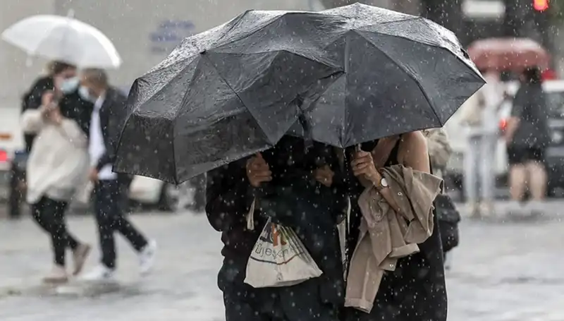 İstanbul'da Kış Soğuğu Geri Dönüyor: Sağanak Yağışlar Haftalarca Etkili Olacak!